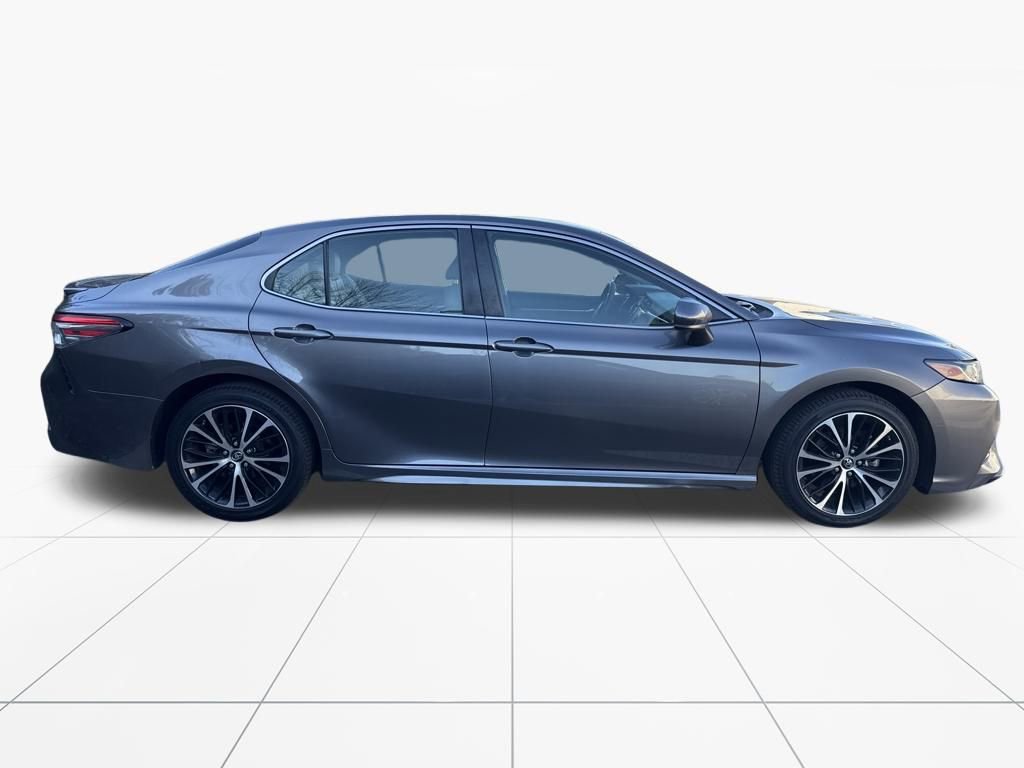 Used 2018 Toyota Camry SE image 10