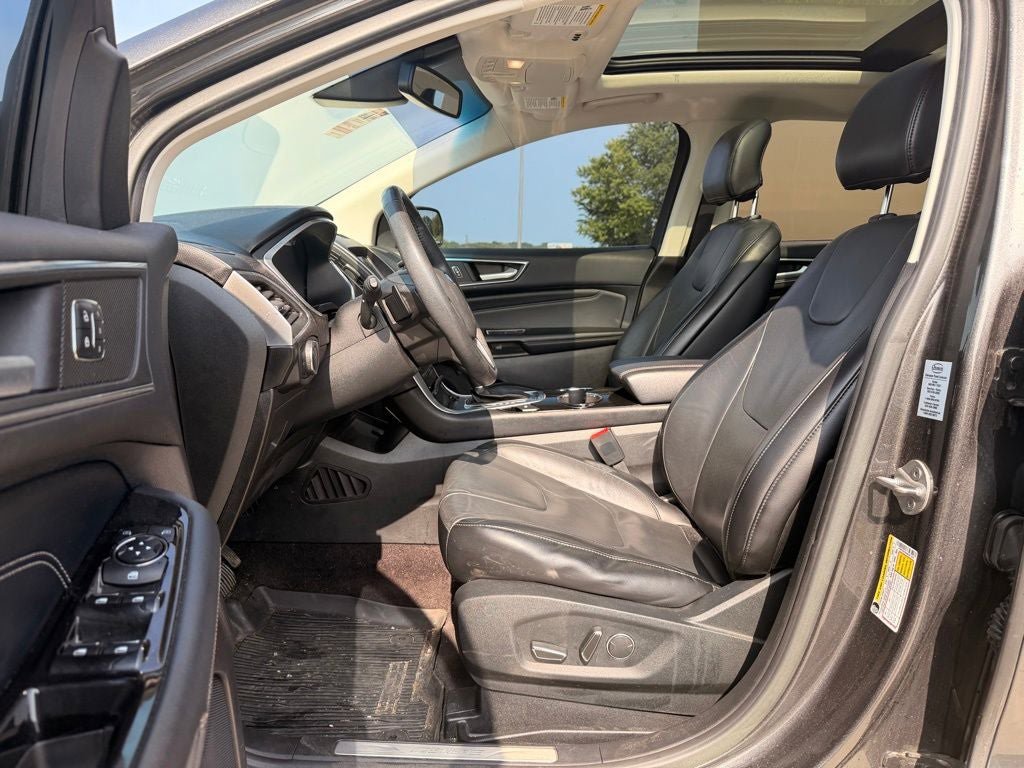 Used 2017 Ford Edge Titanium w/ Equipment Group 302A AWD/4WD image 22