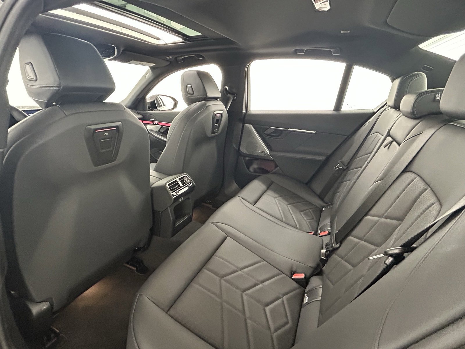 Used 2024 BMW i5 eDrive40i w/ M Sport Package image 33