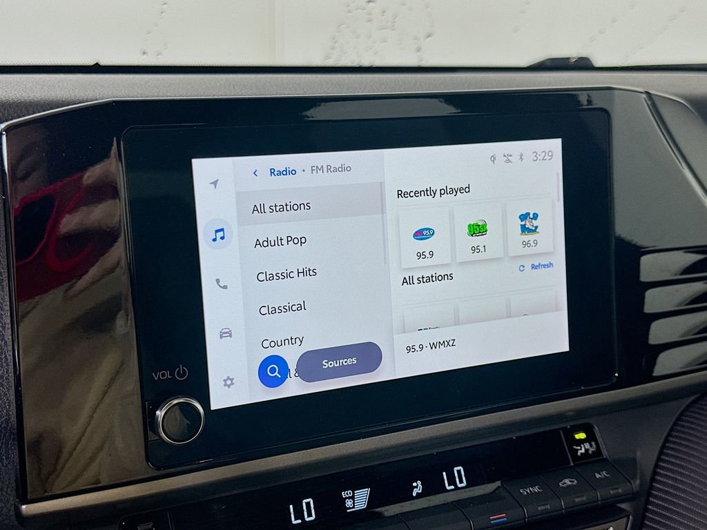 Used 2025 Toyota Camry SE image 27