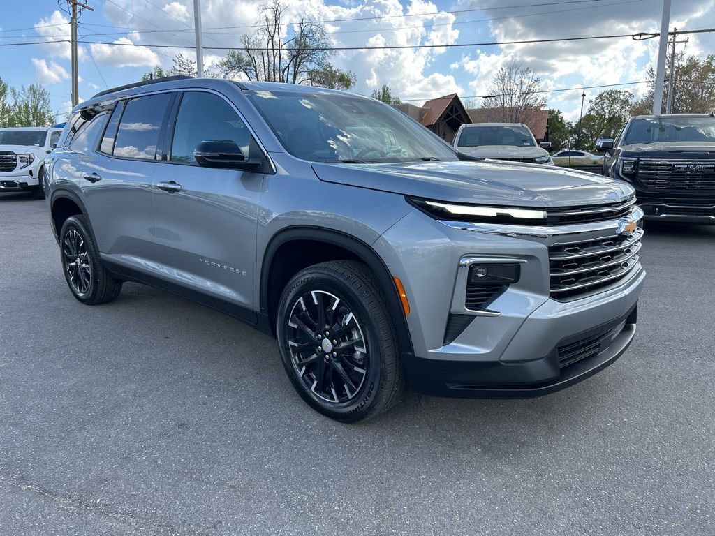 Used 2026 Chevrolet Traverse LT image 7