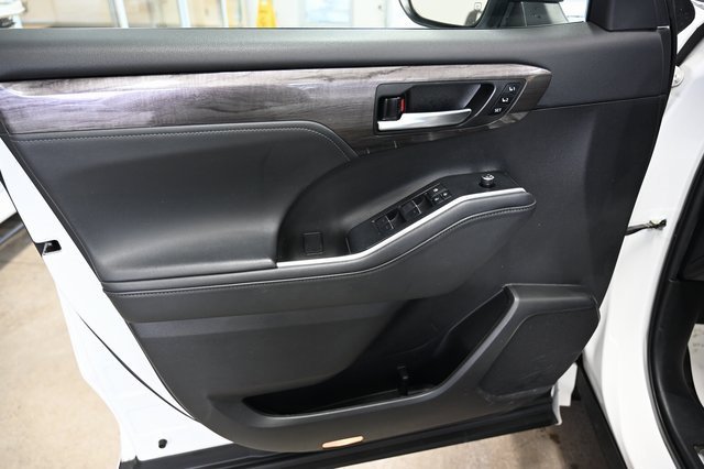 Used 2022 Toyota Highlander Platinum image 30