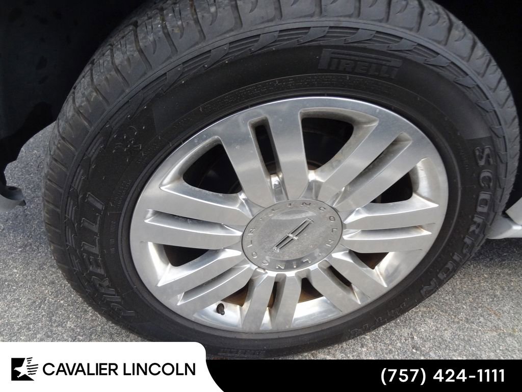 Used 2012 Lincoln Navigator L 2WD image 16
