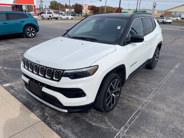 Used 2025 Jeep Compass Limited w/ Elite Group AWD/4WD image 2