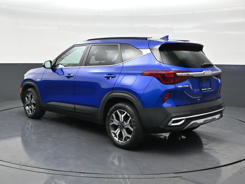 Used 2023 Kia Seltos EX image 3