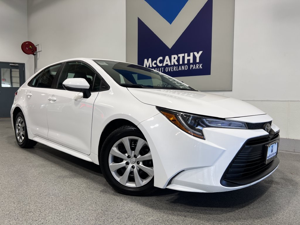 Used 2025 Toyota Corolla LE FWD image 2