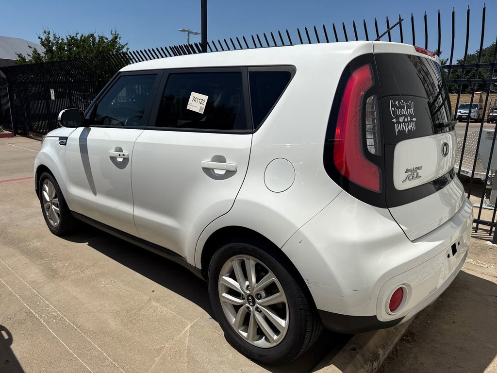 Used 2017 Kia Soul + w/ Primo Package FWD image 7