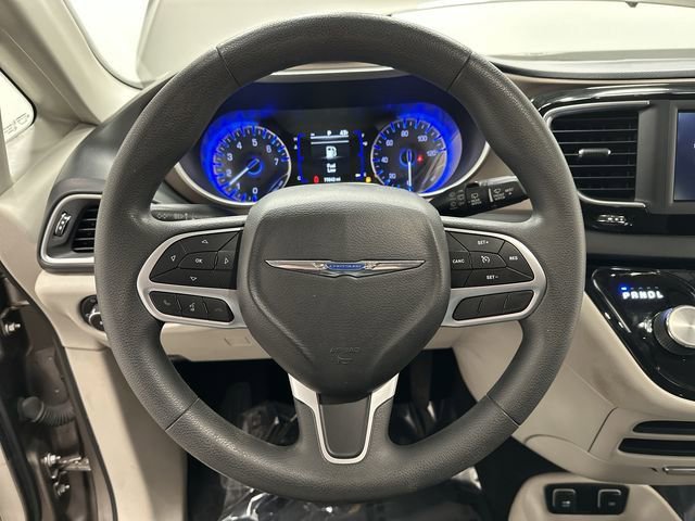 Used 2018 Chrysler Pacifica Touring Plus w/ Tire & Wheel Group image 7
