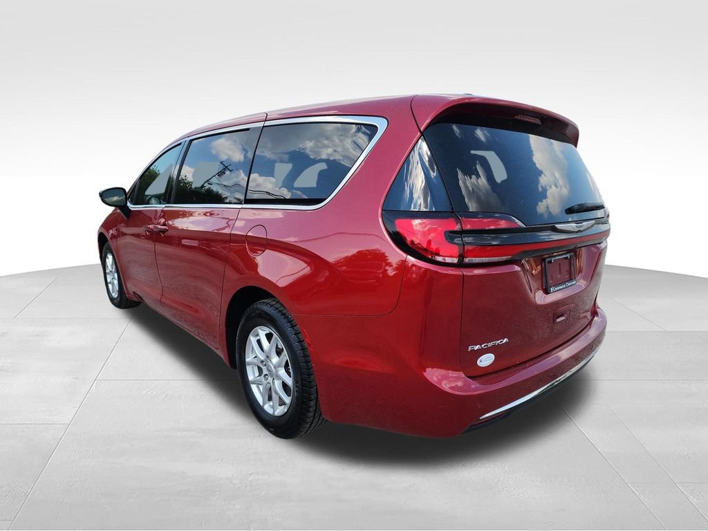 Used 2025 Chrysler Pacifica Select FWD image 6