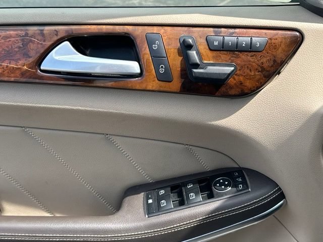 Used 2014 Mercedes-Benz GL 550 4MATIC image 30