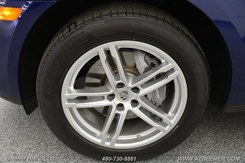 Used 2023 Porsche Macan AWD/4WD image 46