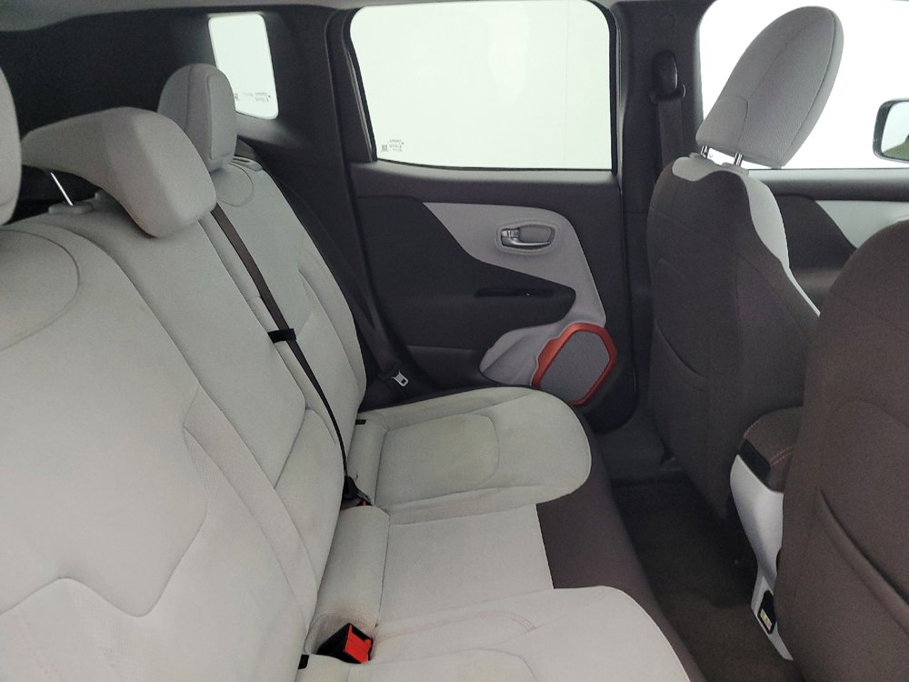 Used 2017 Jeep Renegade Latitude w/ Popular Equipment Group image 19