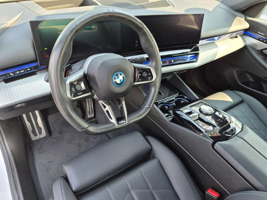Used 2024 BMW i5 eDrive40i w/ M Sport Package RWD image 12