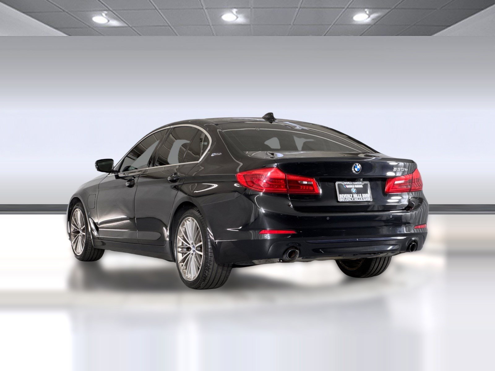 Used 2019 BMW 530e w/ Convenience Package RWD image 3