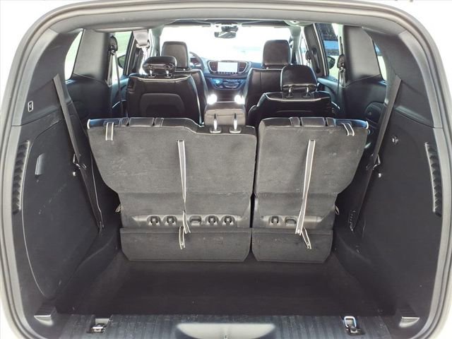 Used 2025 Chrysler Pacifica Limited image 19