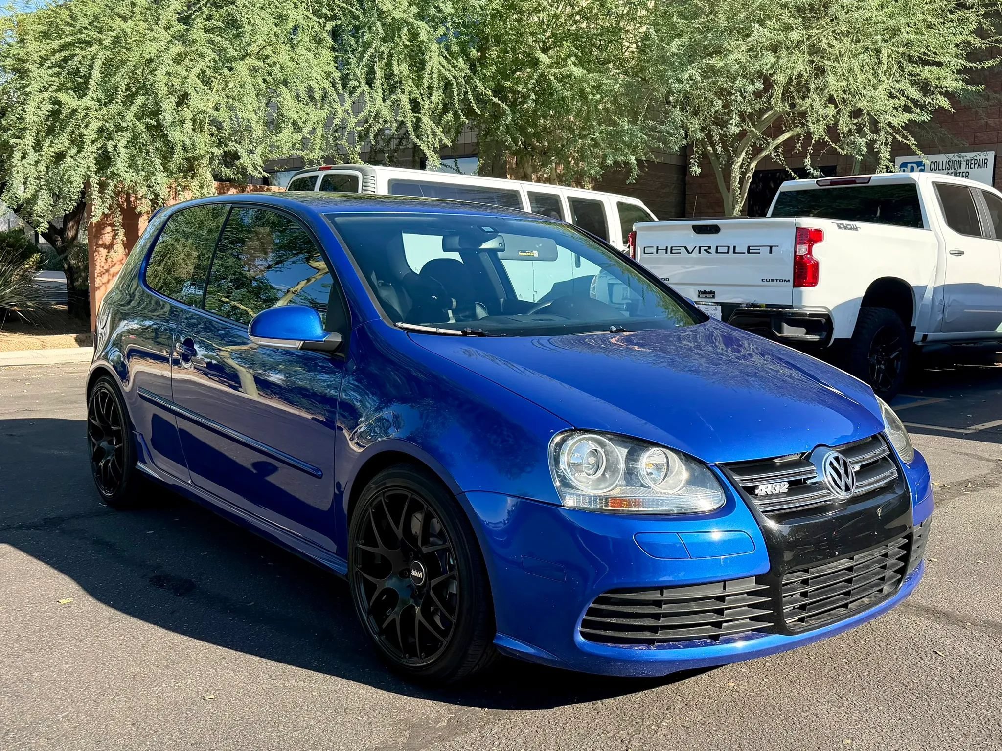 Used 2008 Volkswagen R32 AWD/4WD image 3