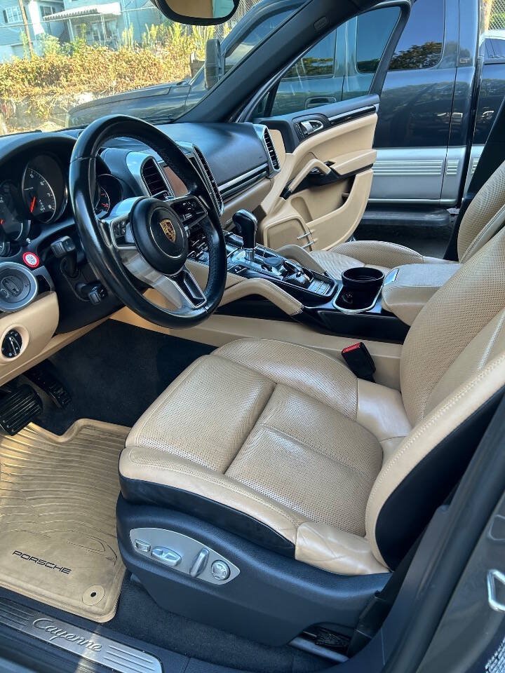 Used 2016 Porsche Cayenne AWD/4WD image 12