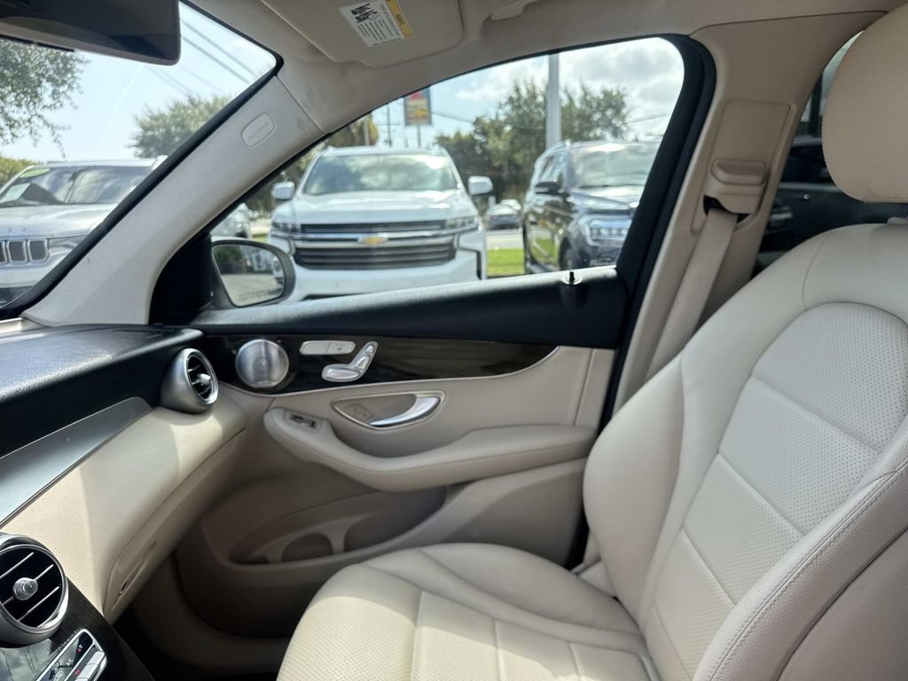 Used 2020 Mercedes-Benz GLC 300 4MATIC w/ Multimedia Package image 18