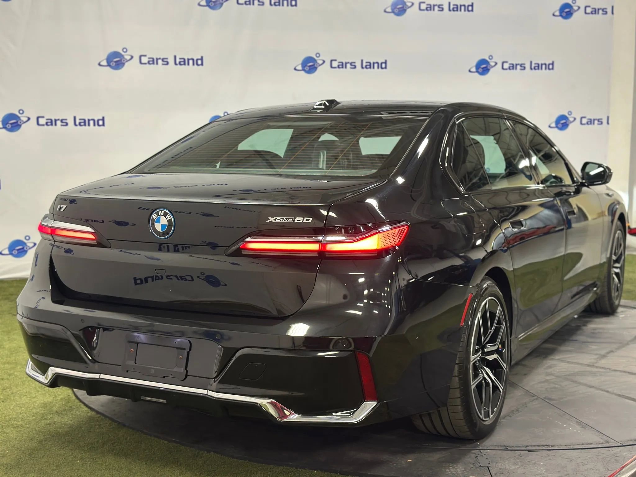 Used 2024 BMW i7 xDrive60 AWD/4WD image 4