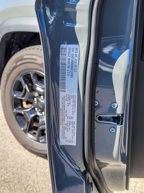 Used 2022 Jeep Cherokee Trailhawk w/ Technology Group B AWD/4WD image 34