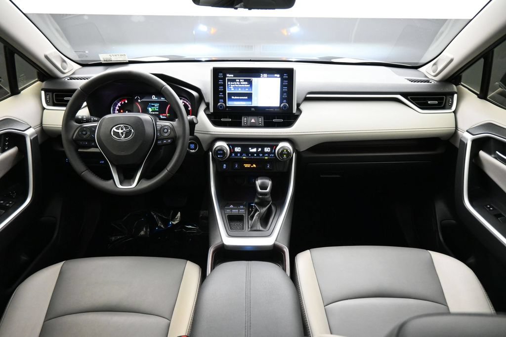 Used 2020 Toyota RAV4 Limited FWD image 5