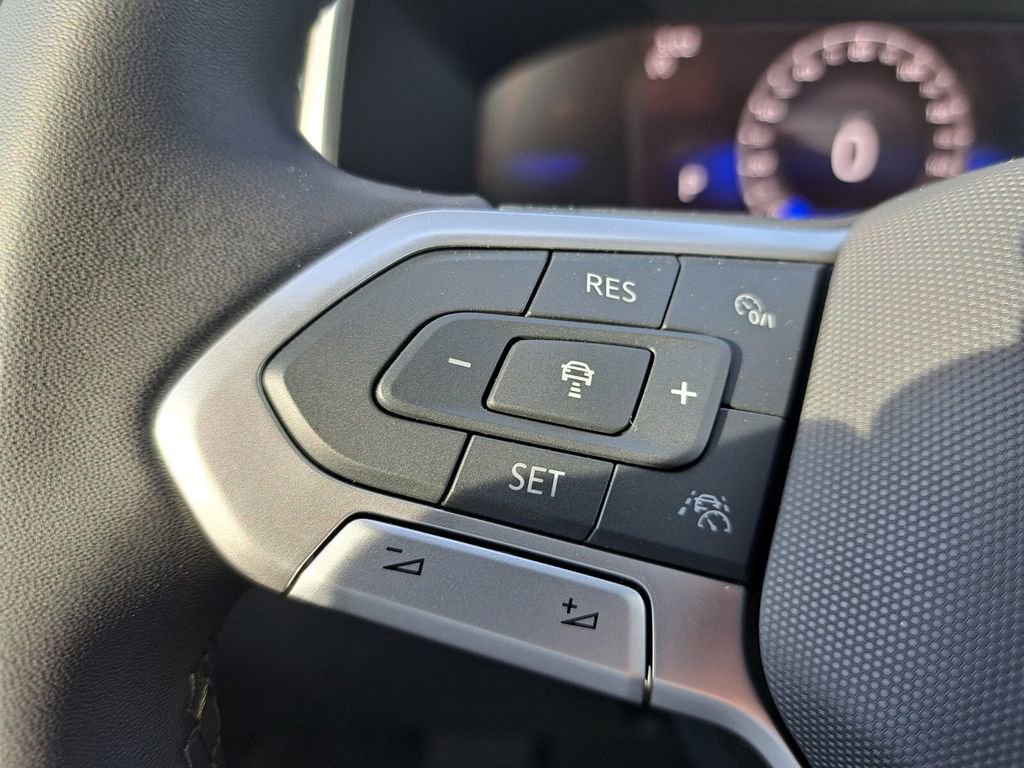 New 2026 Volkswagen Taos SE FWD image 14