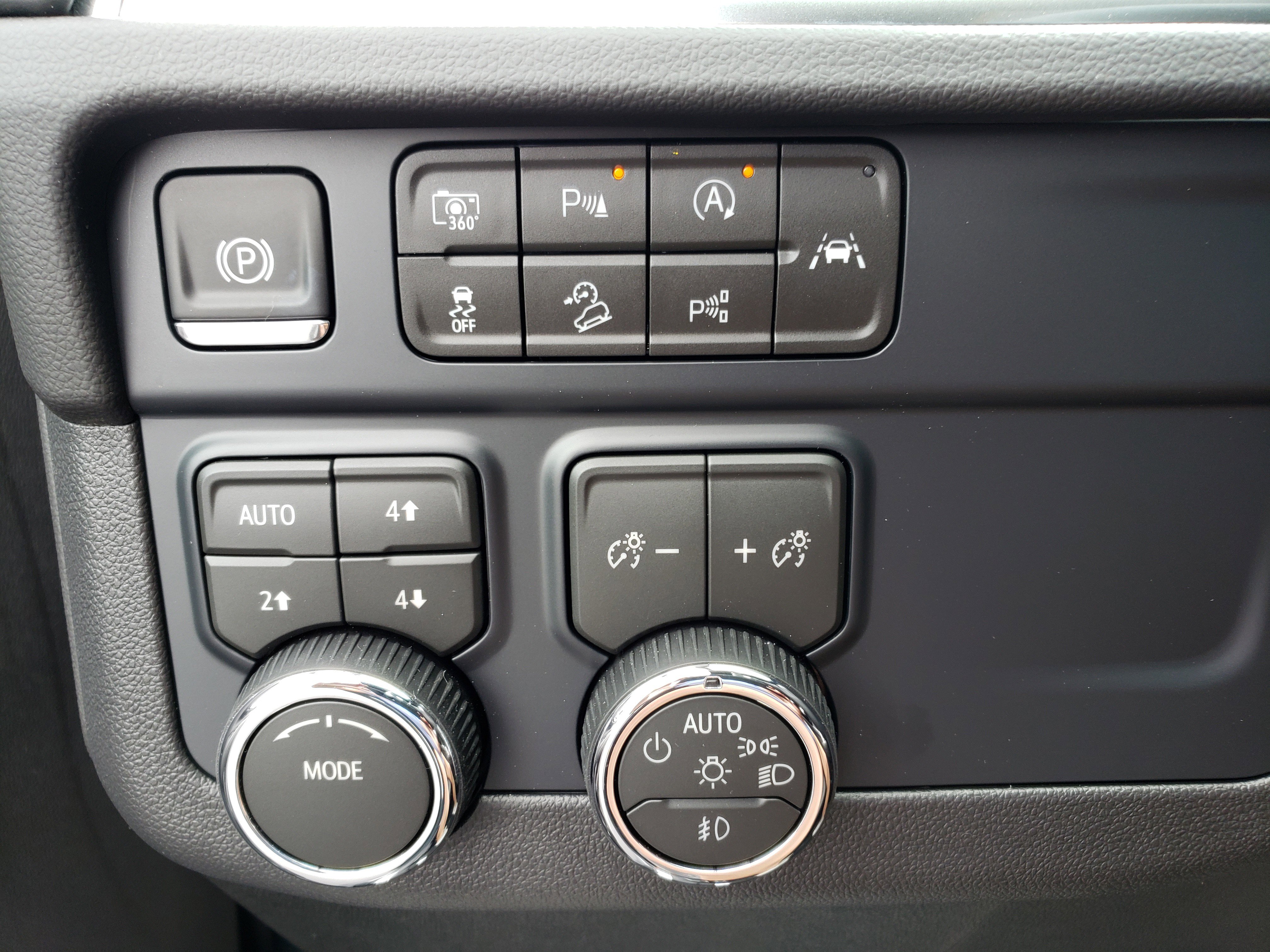 New 2026 Chevrolet Suburban Z71 w/ Comfort Package AWD/4WD image 15