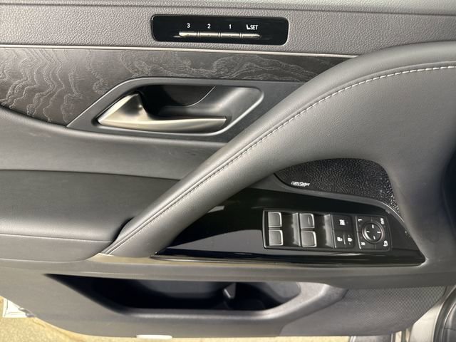 Used 2024 Lexus LX 600 4WD w/ Luxury Package image 22