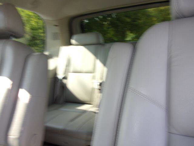 Used 2007 GMC Yukon SLT w/ SLT Preferred Equipment Group image 15