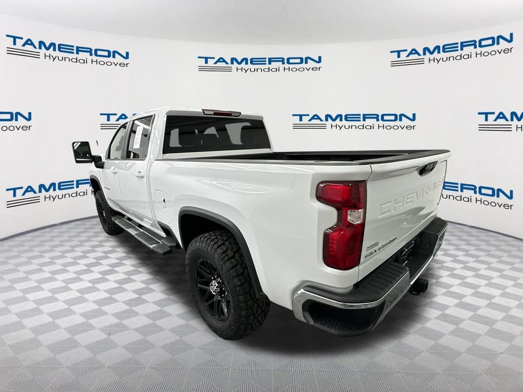 Used 2024 Chevrolet Silverado 2500 LT AWD/4WD image 3