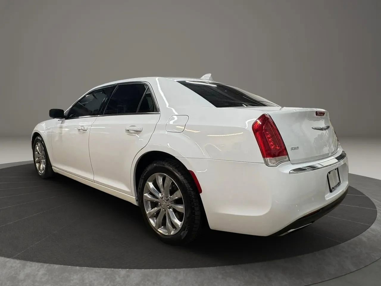 Used 2017 Chrysler 300 Limited w/ Value Package AWD/4WD image 7