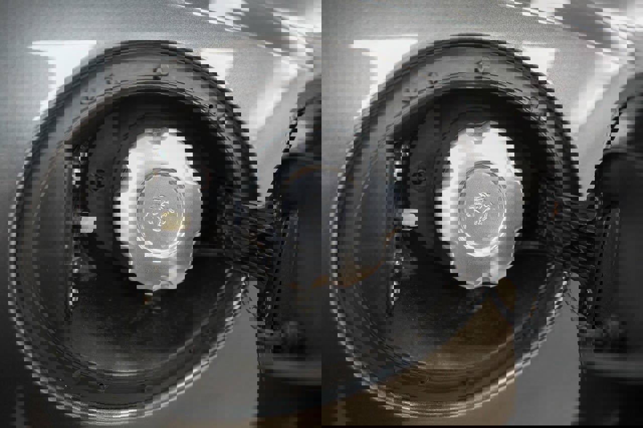 Used 2011 Ferrari California Base 2dr Convertible image 17