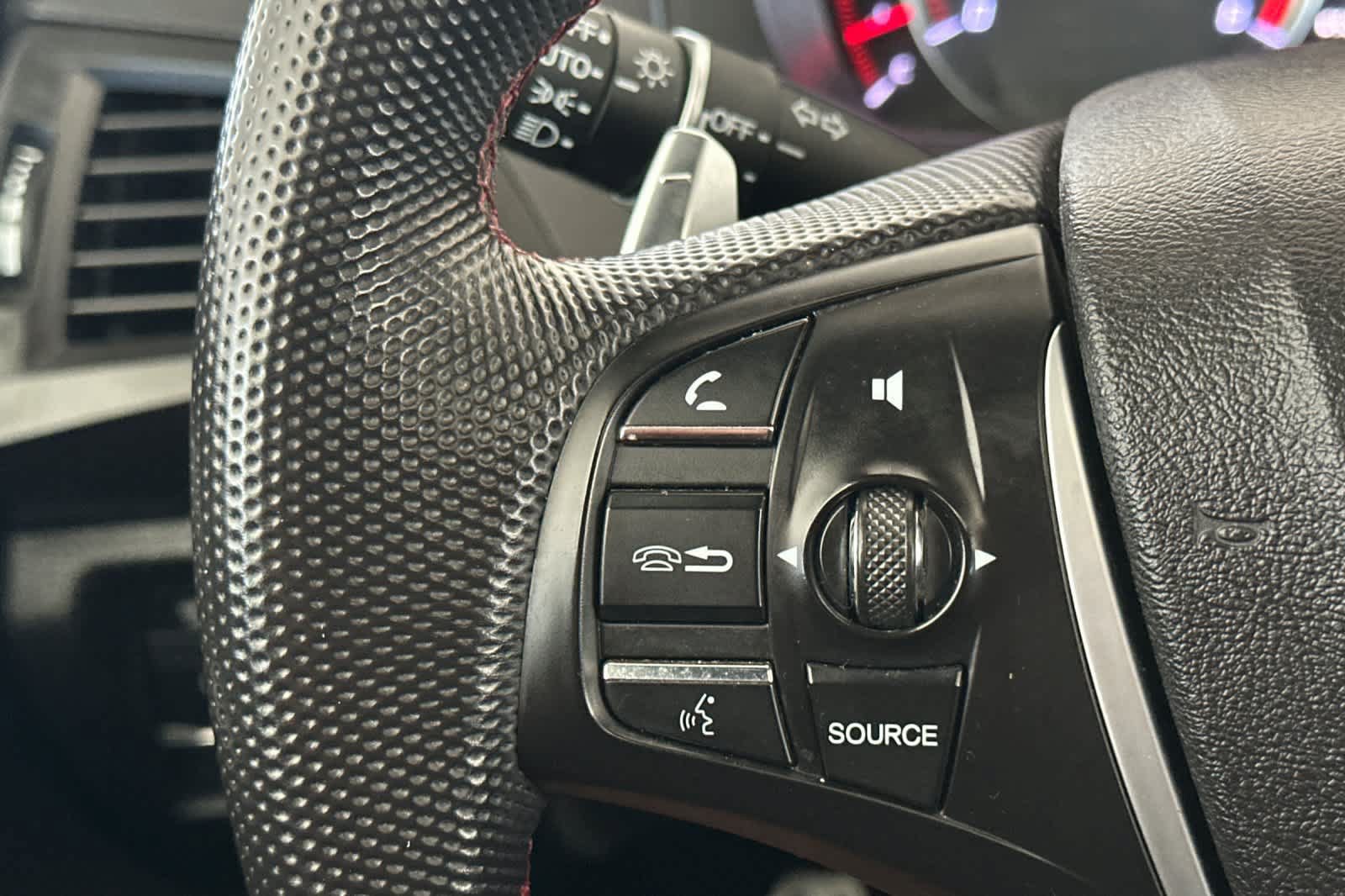 Used 2020 Acura MDX w/ Technology Package AWD/4WD image 32