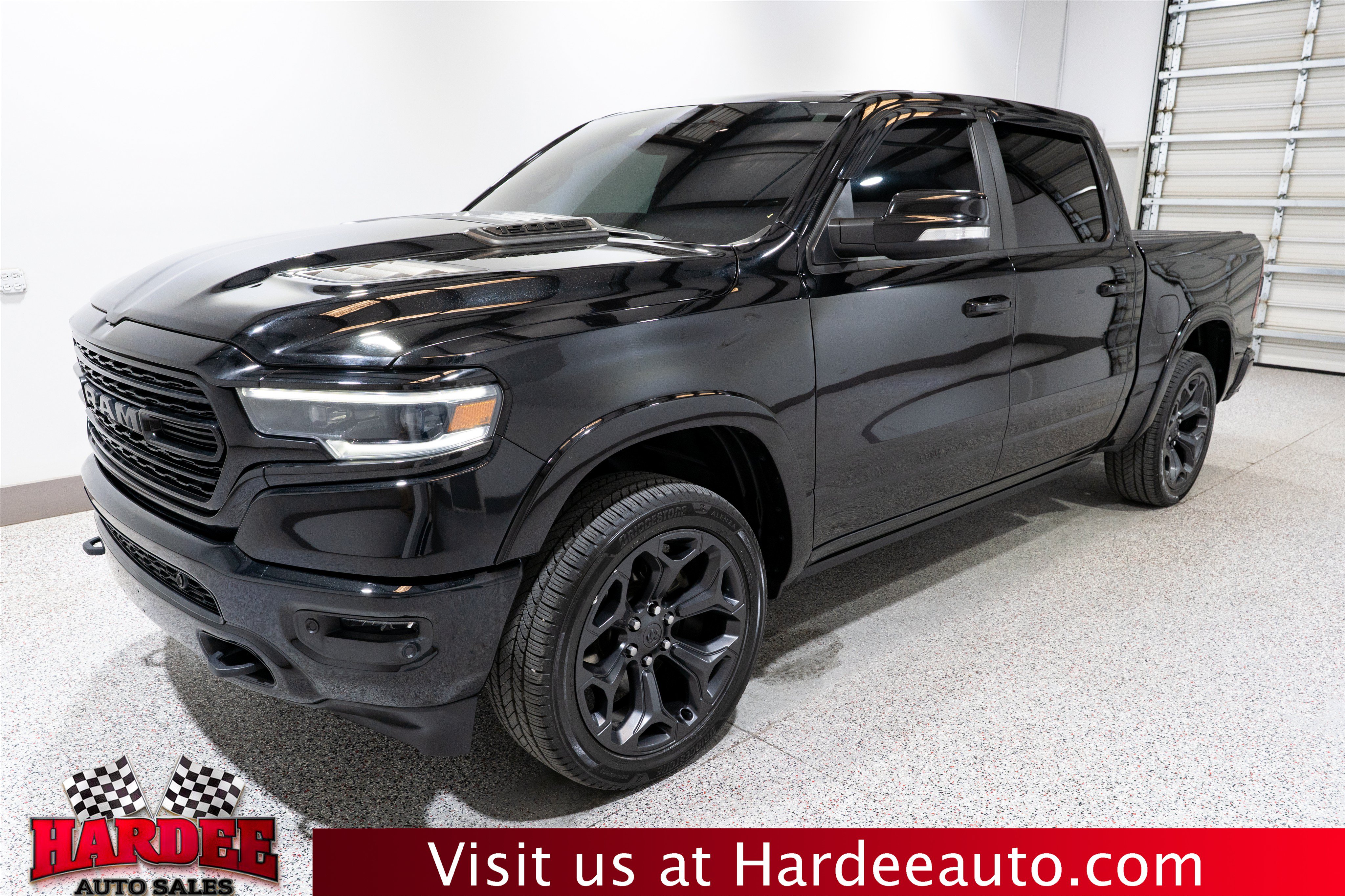 Used 2020 RAM 1500 Limited w/ Black Appearance Package AWD/4WD image 2