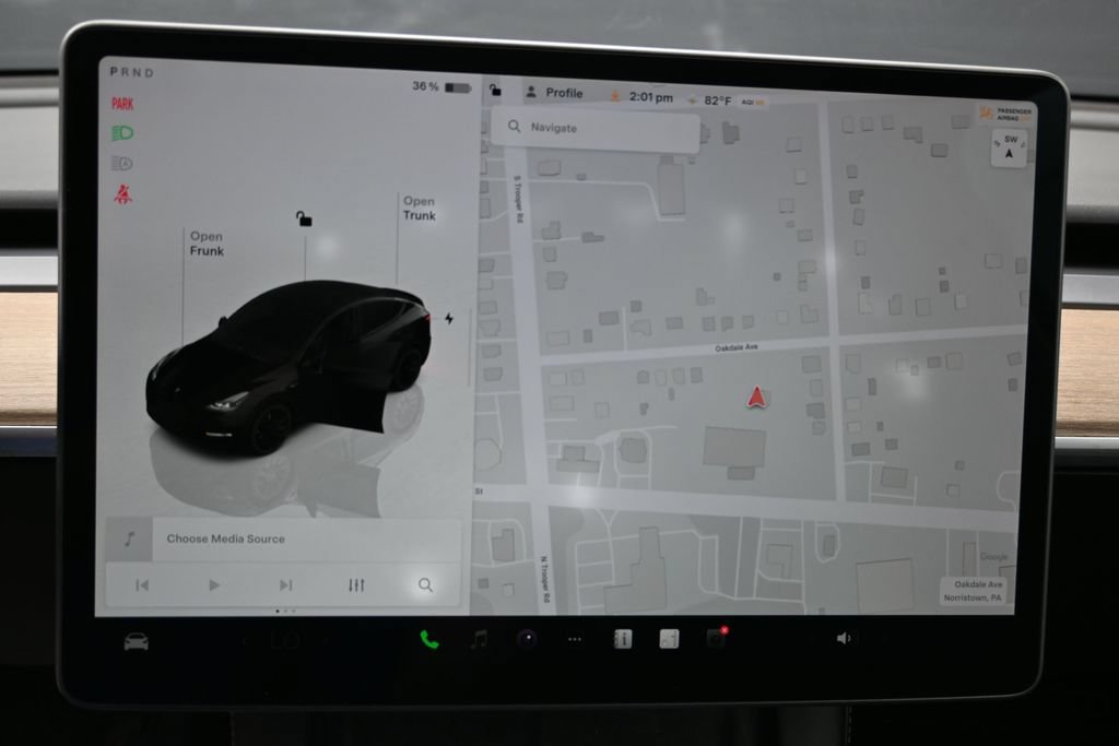 Used 2024 Tesla Model Y Performance AWD/4WD image 23