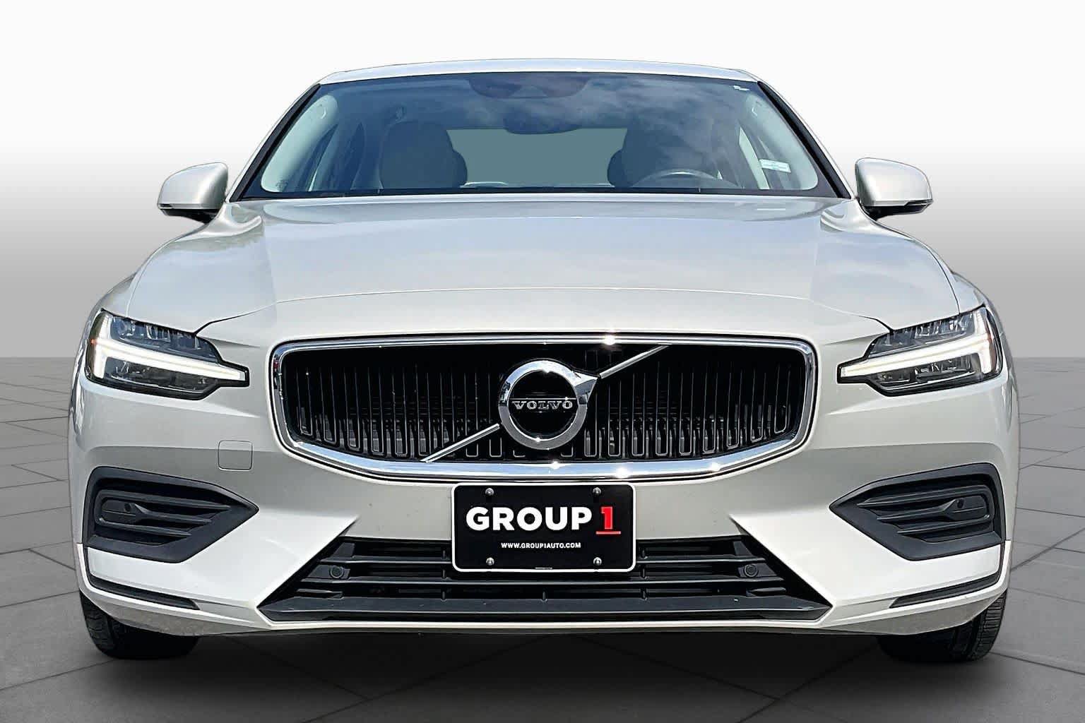 Used 2020 Volvo S60 T5 Momentum FWD image 3