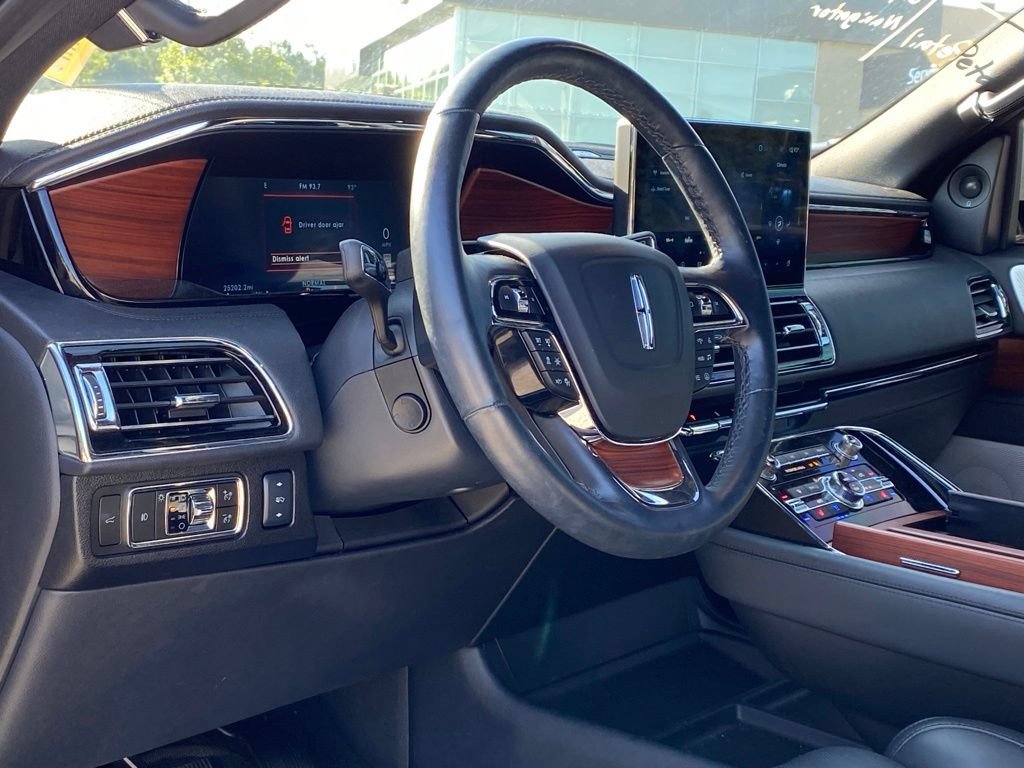 Used 2024 Lincoln Navigator Reserve AWD/4WD image 10