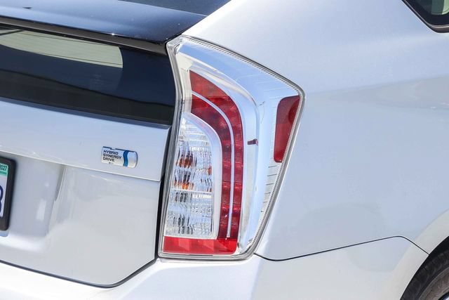 Used 2015 Toyota Prius Three w/ Preferred Accessory Package FWD image 8