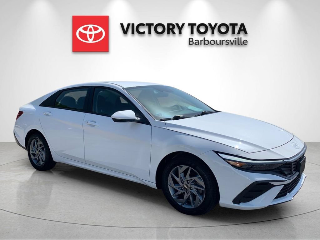 Used 2024 Hyundai Elantra SEL FWD image 5