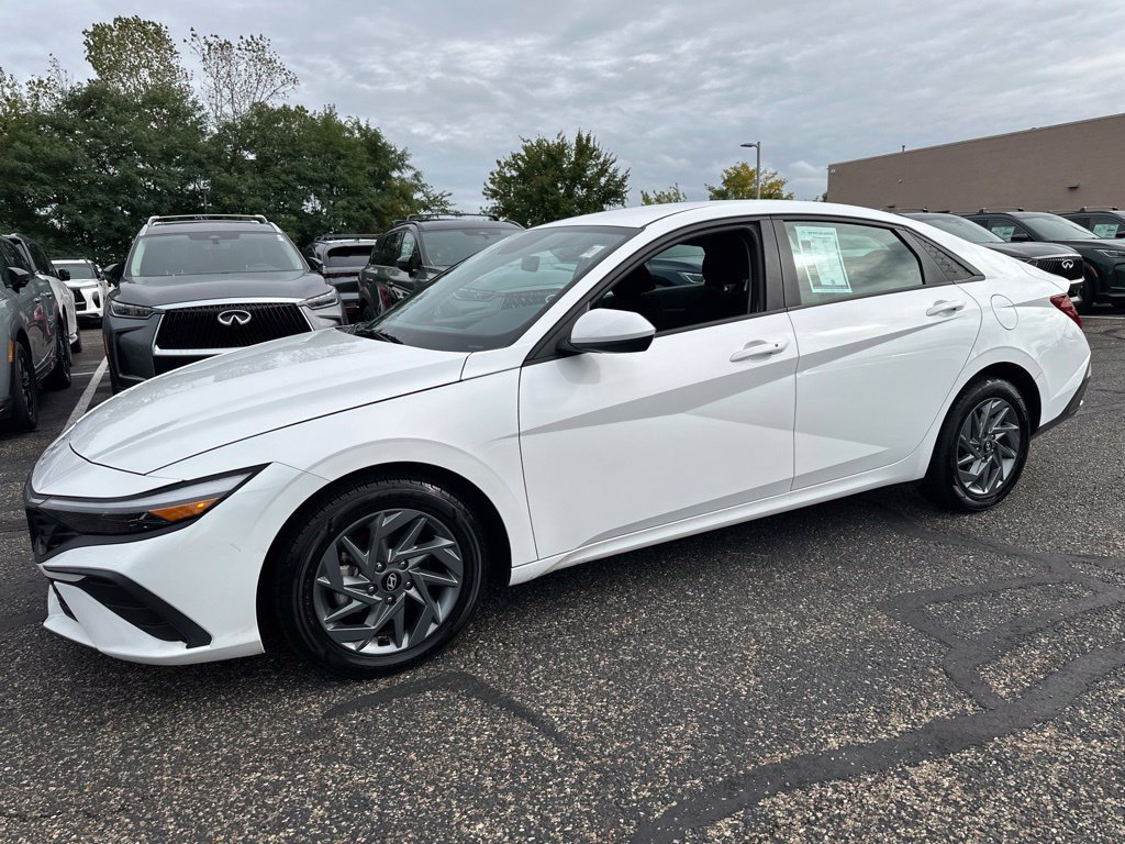 Used 2024 Hyundai Elantra SEL FWD image 8