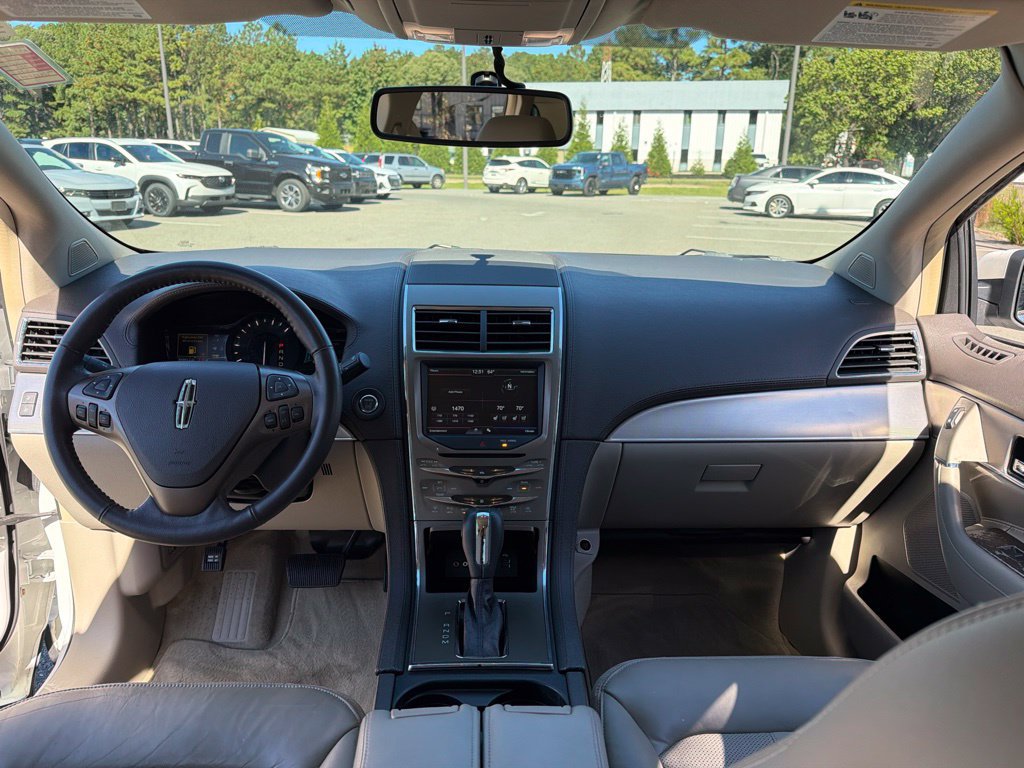 Used 2012 Lincoln MKX FWD image 8