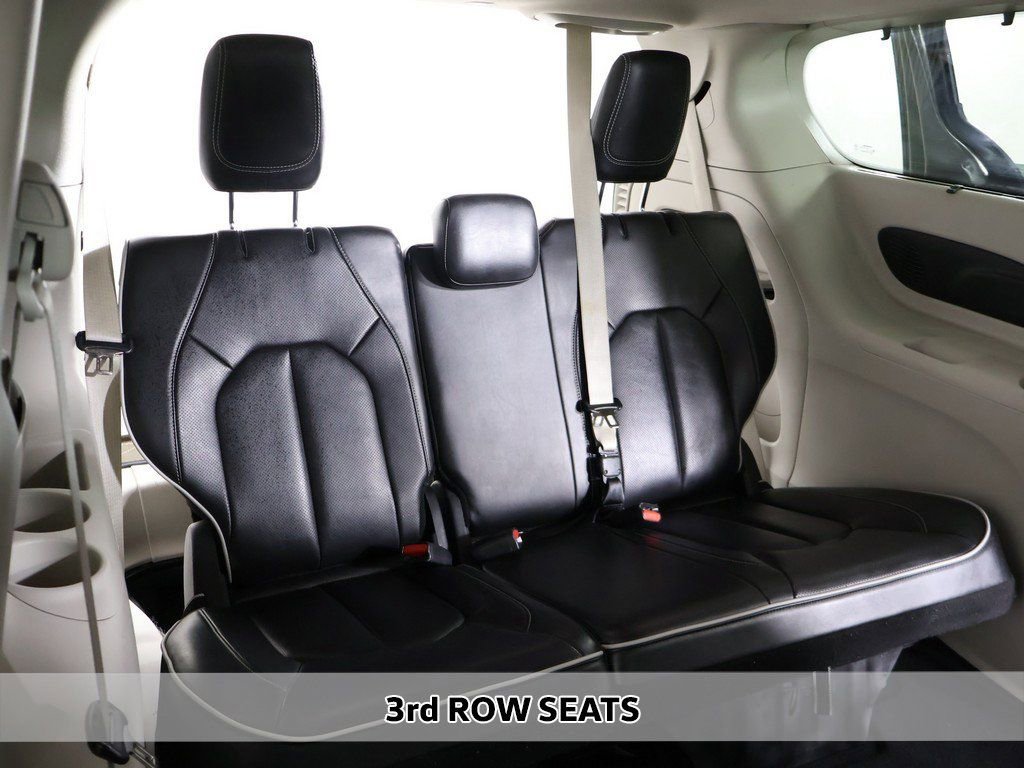 Used 2023 Chrysler Pacifica Limited image 12