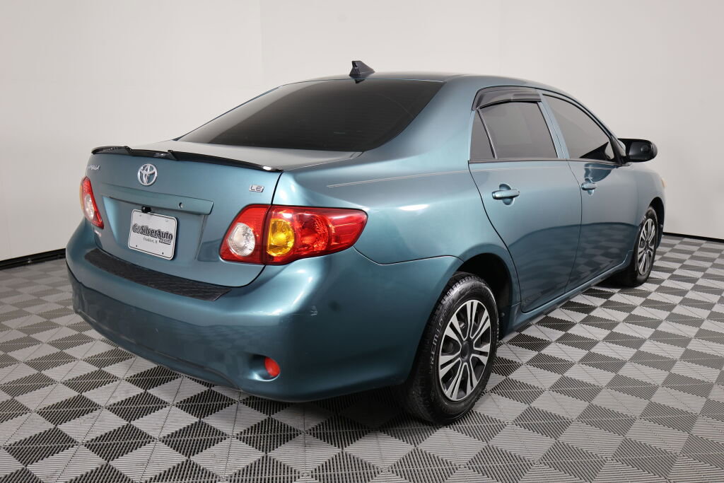 Used 2010 Toyota Corolla LE FWD image 2