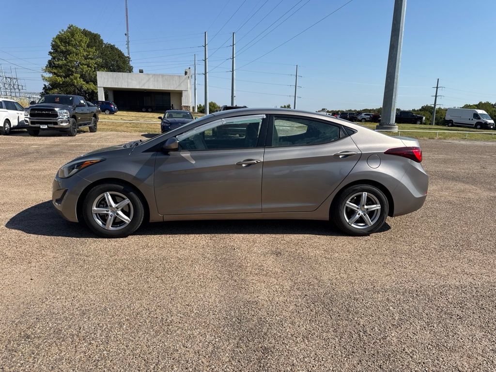 Used 2015 Hyundai Elantra SE FWD image 4