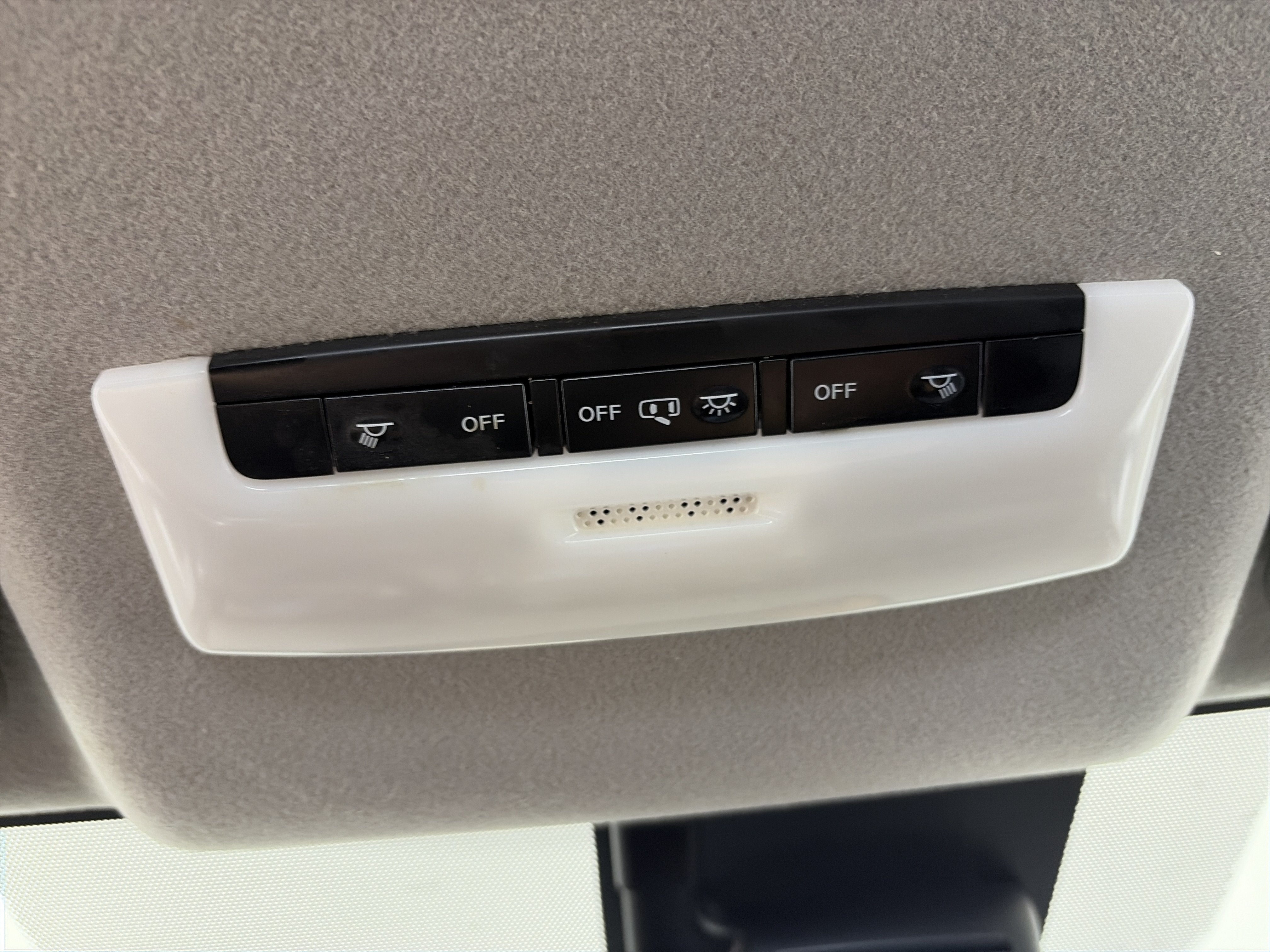 Used 2020 Nissan Versa S FWD image 33