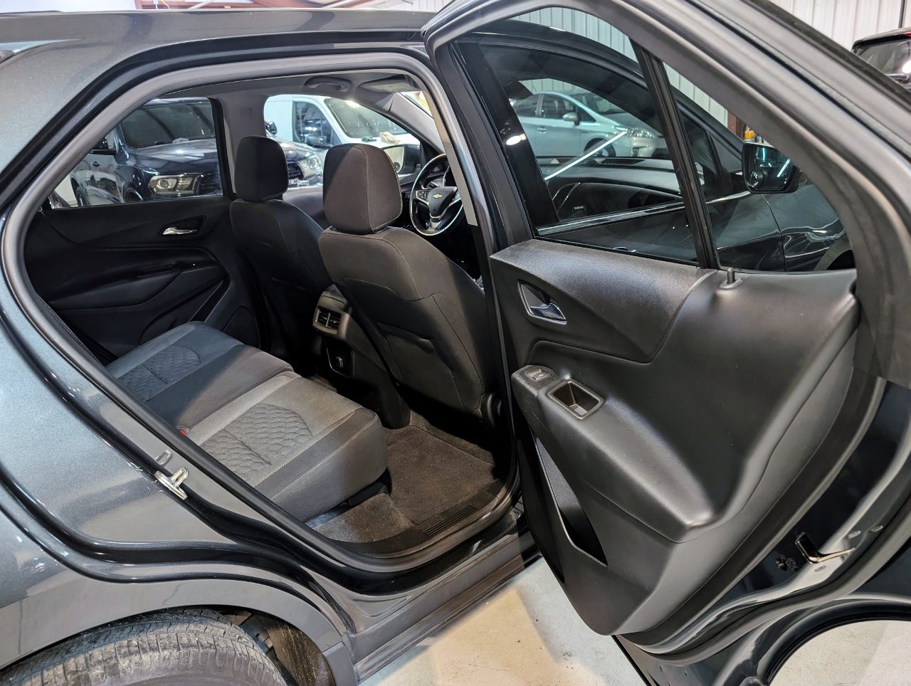 Used 2018 Chevrolet Equinox LT image 24