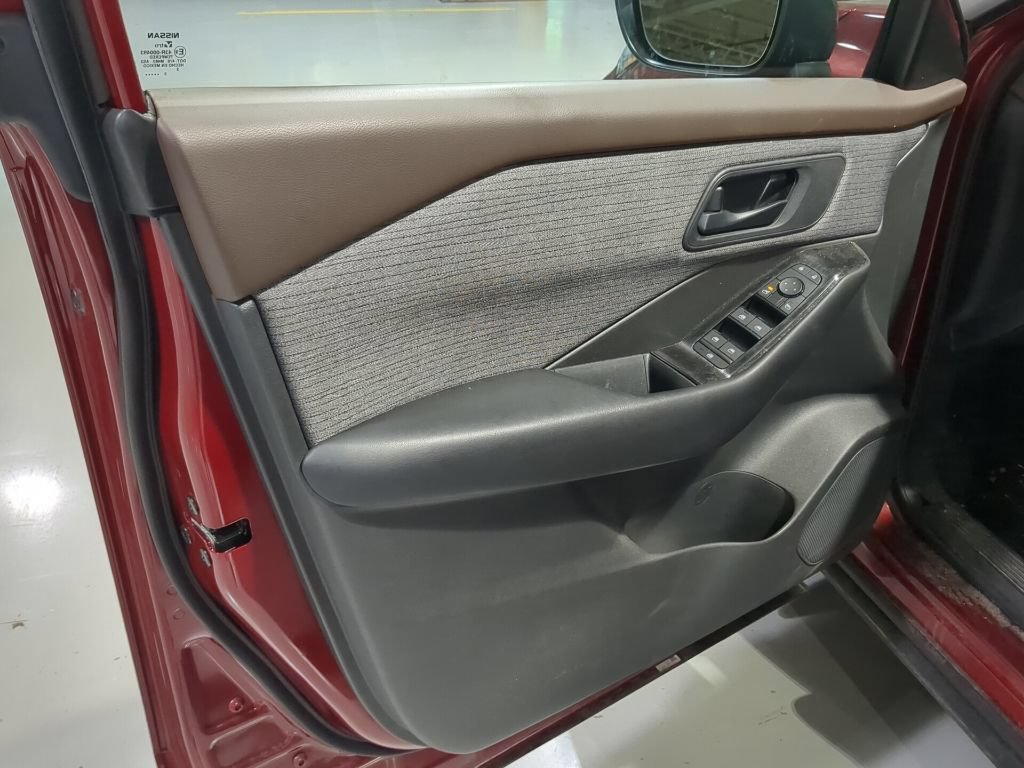 Used 2023 Nissan Rogue S AWD/4WD image 15