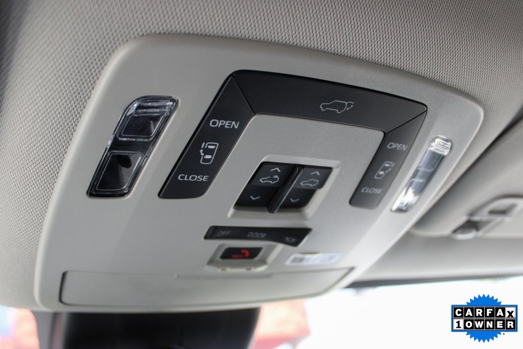 Used 2023 Toyota Sienna XLE image 23