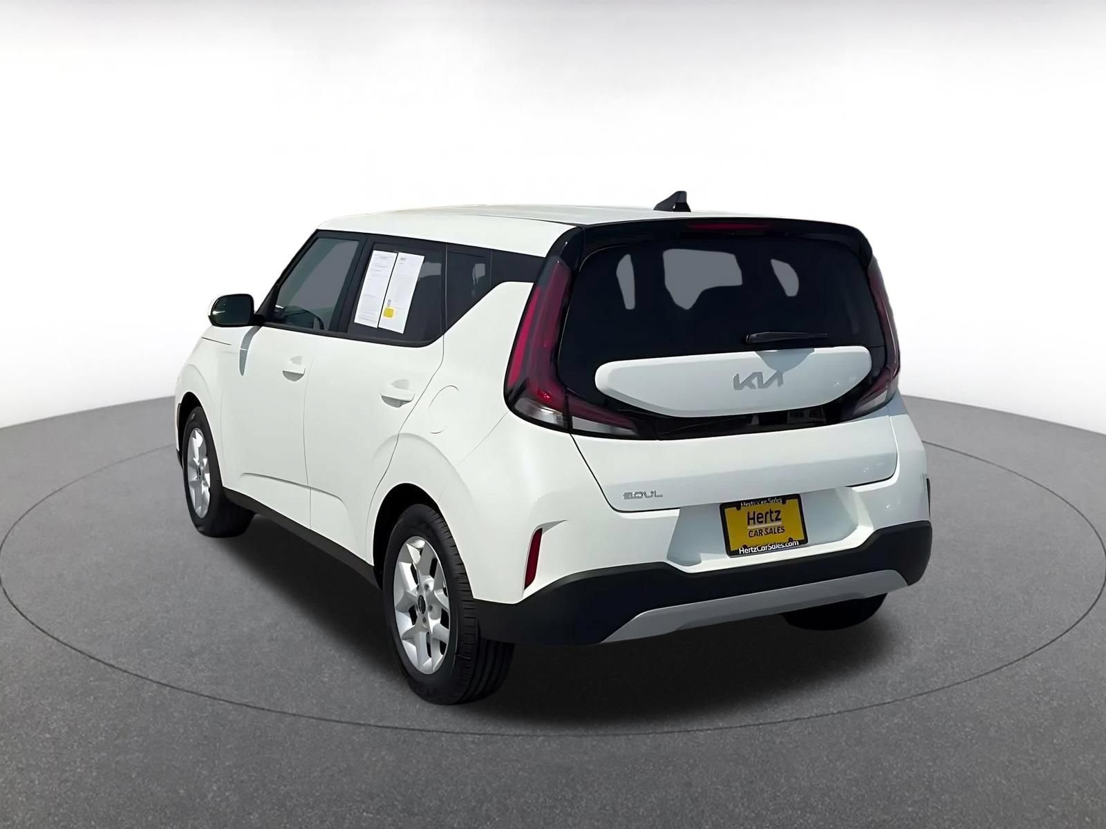 Used 2025 Kia Soul LX w/ LX Technology Package FWD image 10