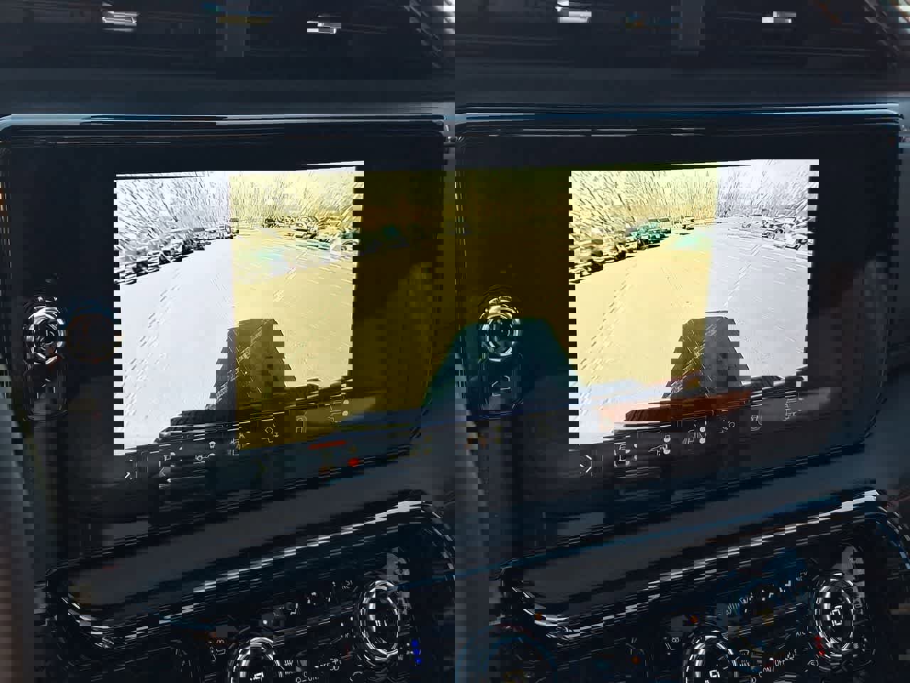 Used 2025 GMC Sierra 1500 AT4 w/ Technology Package image 21